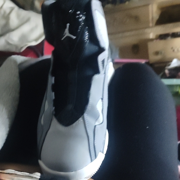 Jordan Gray and Black Sneakers for Ultimate Style - Picture 2 of 2